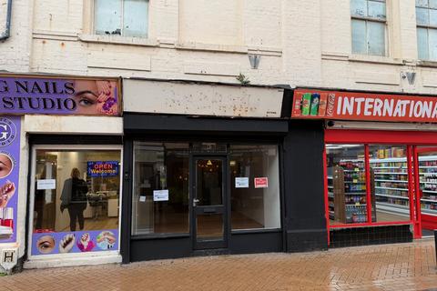 Property to rent - Market Street, Rhyl LL18