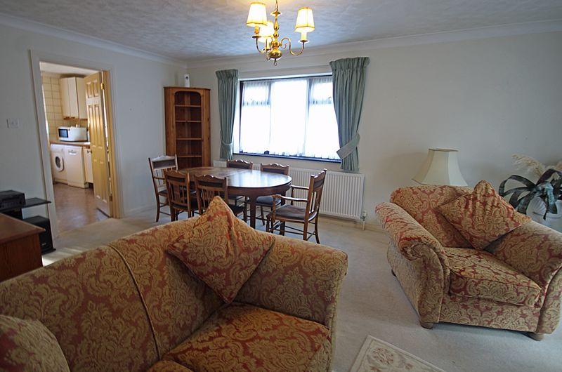 Sitting/dining room