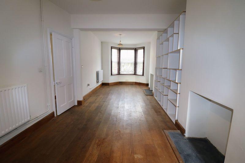 Lounge/ Dining Area