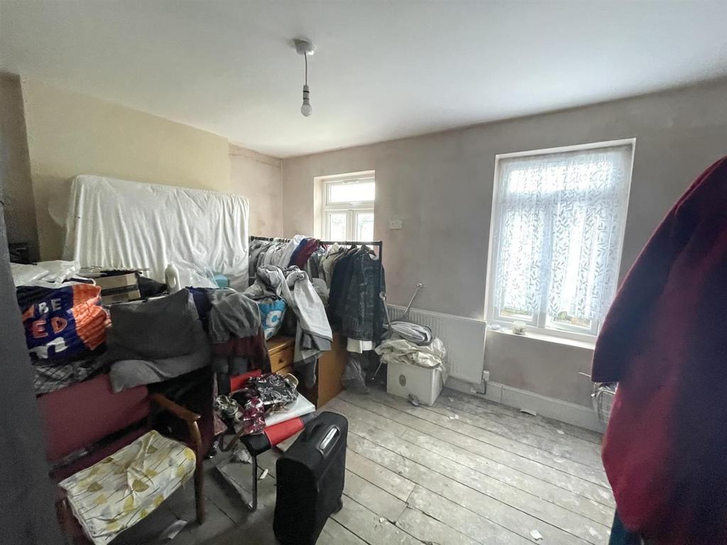 Bedroom 1.jpg