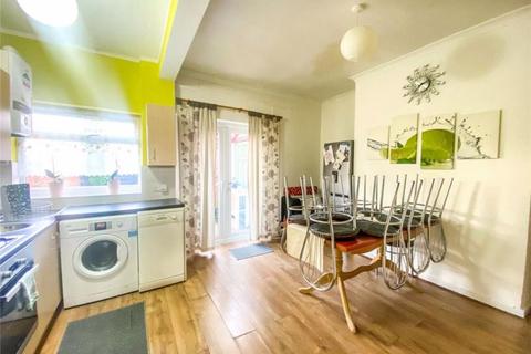 3 bedroom terraced house to rent, Station Road, Manchester