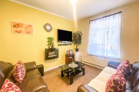 3 bedroom terraced house to rent, Station Road, Manchester