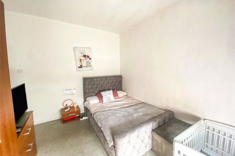 3 bedroom terraced house to rent, Station Road, Manchester