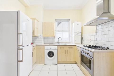 1 bedroom apartment to rent, Queens Road, Hampton Hill