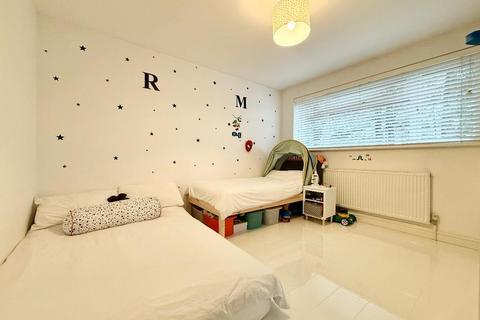 undefined, Brooklands Close, Leagrave, Luton, Bedfordshire, LU4 9EH