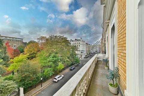 2 bedroom flat for sale, Queen's Gate Gardens, London