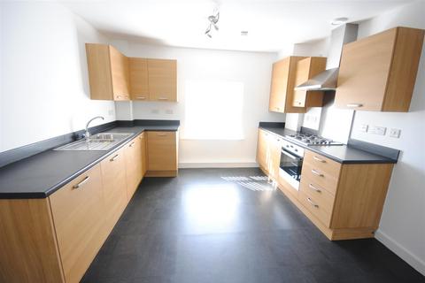 2 bedroom house share to rent, Woodsley Fold, Bradford BD13