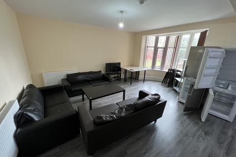 7 bedroom semi-detached house to rent, Park Range, Manchester M14