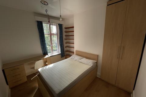 7 bedroom semi-detached house to rent, Park Range, Manchester M14
