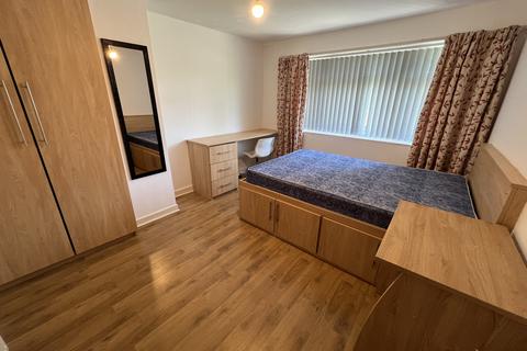 7 bedroom semi-detached house to rent, Park Range, Manchester M14