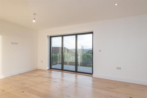 2 bedroom detached bungalow for sale, Knowl Road, Mirfield