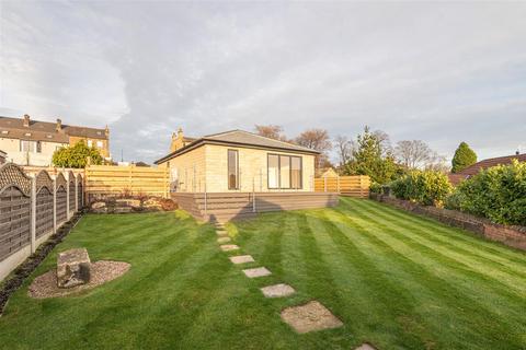 undefined, Knowl Road, Mirfield