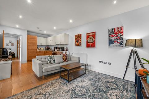 2 bedroom flat to rent, Chamberlain Court, Silwood Street, London, SE16