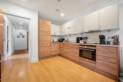 2 bedroom flat to rent, Chamberlain Court, Silwood Street, London, SE16