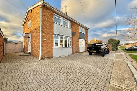 3 bedroom semi-detached house for sale, Kitkatts Road, Canvey Island
