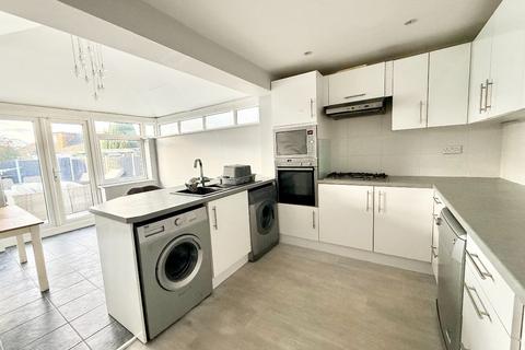 3 bedroom semi-detached house for sale, Kitkatts Road, Canvey Island