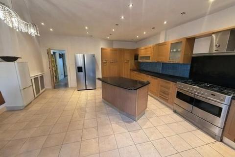 5 bedroom semi-detached house to rent, Wynchgate, London
