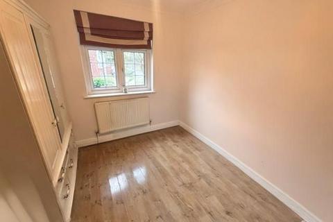 5 bedroom semi-detached house to rent, Wynchgate, London
