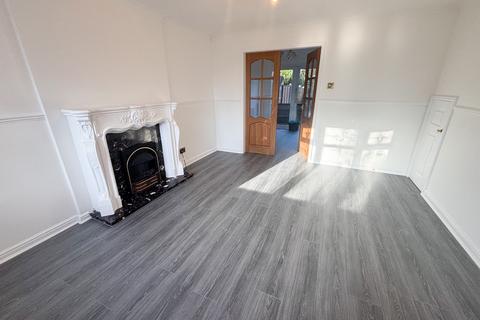 3 bedroom semi-detached house to rent, Ashton-under-Lyne OL6