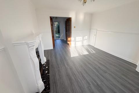 3 bedroom semi-detached house to rent, Ashton-under-Lyne OL6