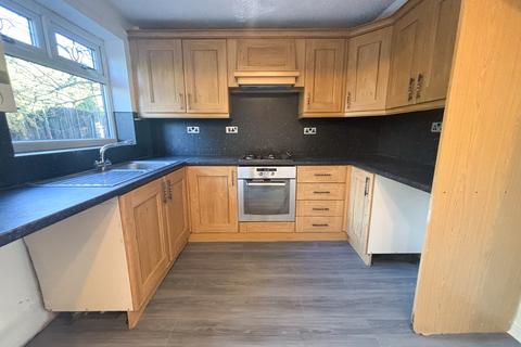 3 bedroom semi-detached house to rent, Ashton-under-Lyne OL6