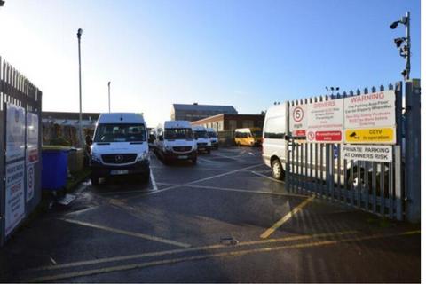 Warehouse to rent, 4B Lumen Rd London SW11 8DE