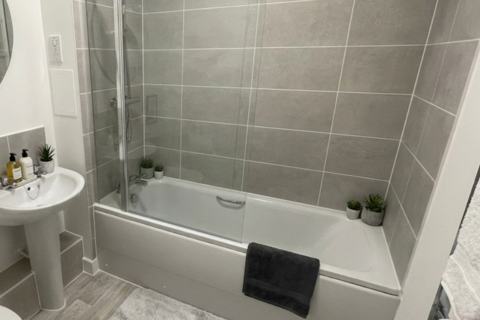 2 bedroom flat for sale, Plot 25 at Brickmaker's Corner, Binfield, Bracknell RG42