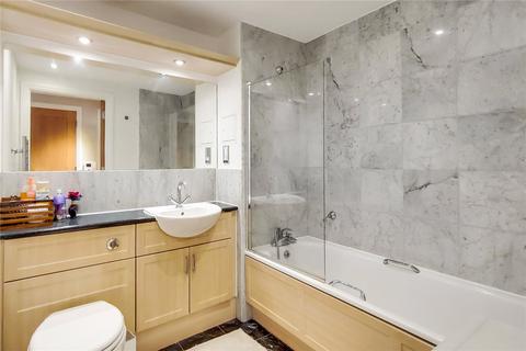 3 bedroom flat to rent, Montaigne Close, London, SW1P
