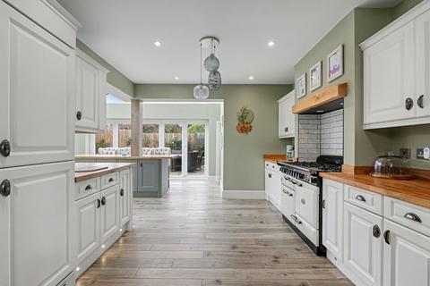 4 bedroom detached house for sale, High Street, Newington, Sittingbourne, Kent, ME9 7JH