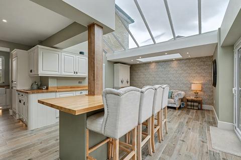 4 bedroom detached house for sale, High Street, Newington, Sittingbourne, Kent, ME9 7JH