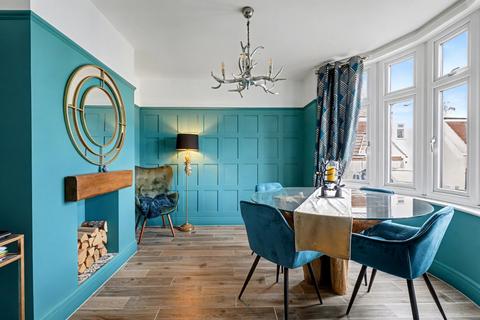 4 bedroom detached house for sale, High Street, Newington, Sittingbourne, Kent, ME9 7JH