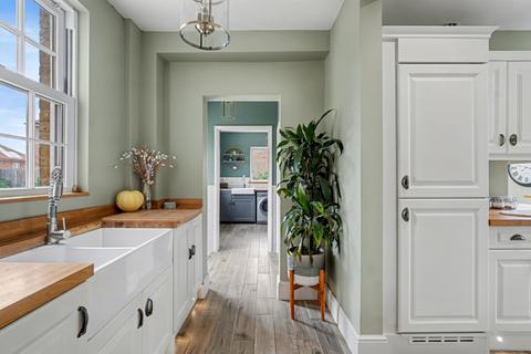 4 bedroom detached house for sale, High Street, Newington, Sittingbourne, Kent, ME9 7JH