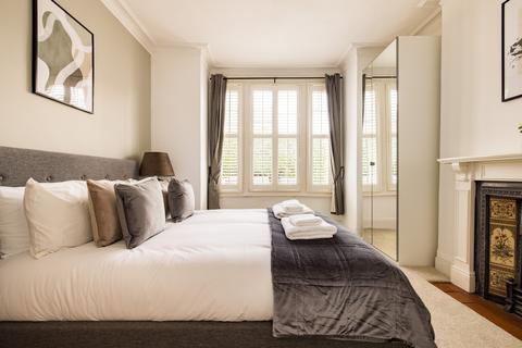 2 bedroom ground floor flat to rent, Midmoor Road