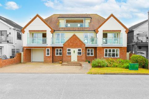4 bedroom detached house for sale, Kellington Road, Canvey Island SS8