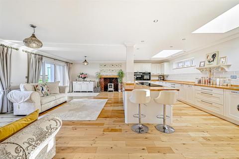 4 bedroom detached house for sale, Kellington Road, Canvey Island SS8