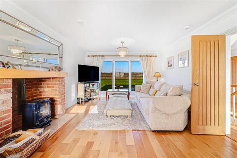 4 bedroom detached house for sale, Kellington Road, Canvey Island SS8