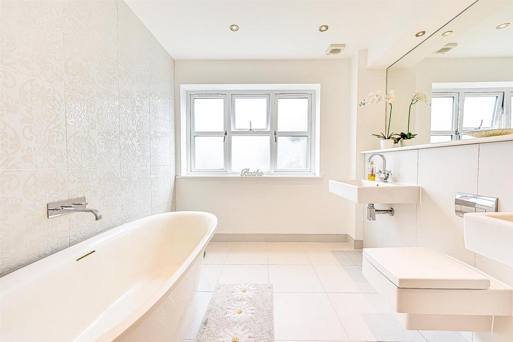 En-Suite Bathroom