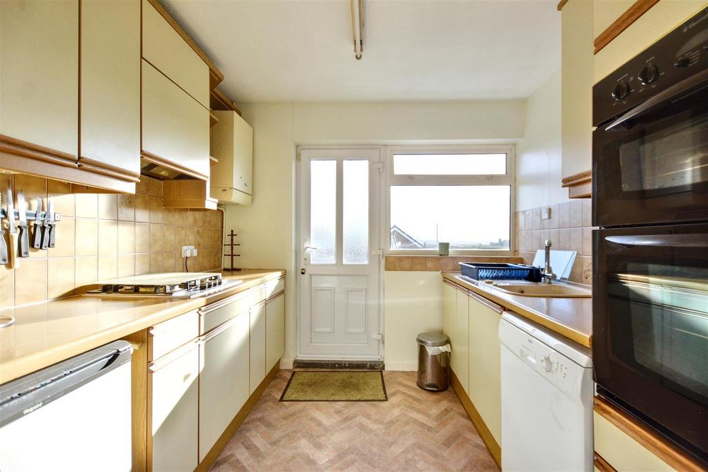 Kitchen 1.jpeg