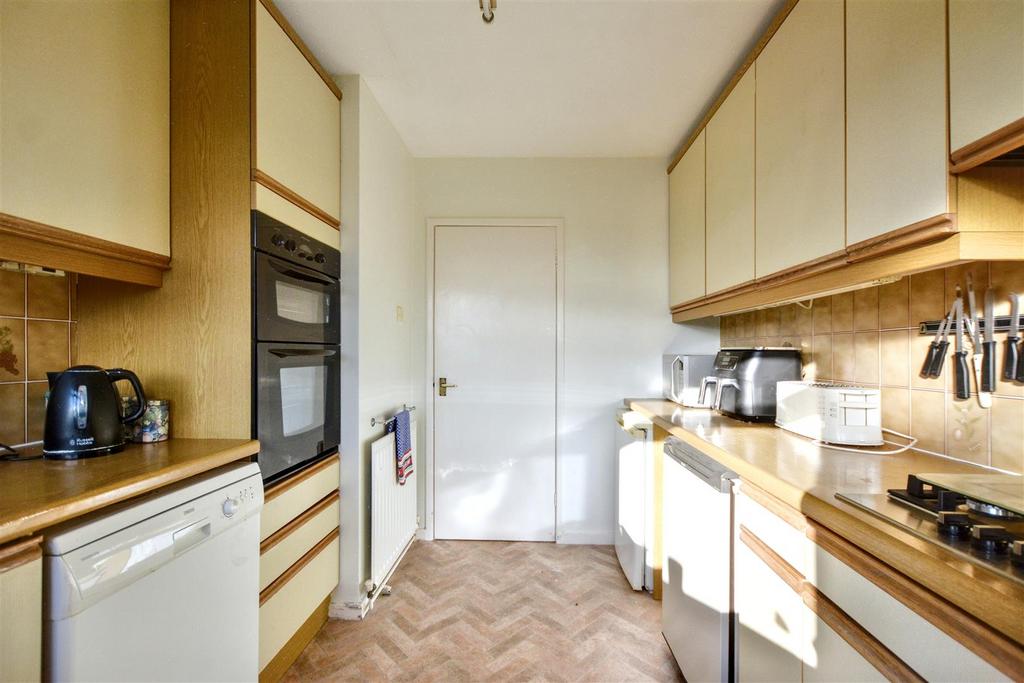 Kitchen 2.jpeg