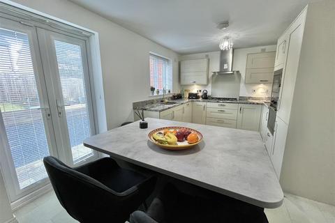 undefined, Hawthorn Drive, Glossop