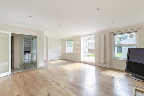 4 bedroom maisonette for sale, Buckland Crescent, Belsize Park, London, NW3