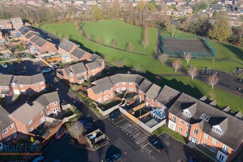 3 bedroom semi-detached house for sale, Wallbrook Avenue, Macclesfield, SK10 3GL