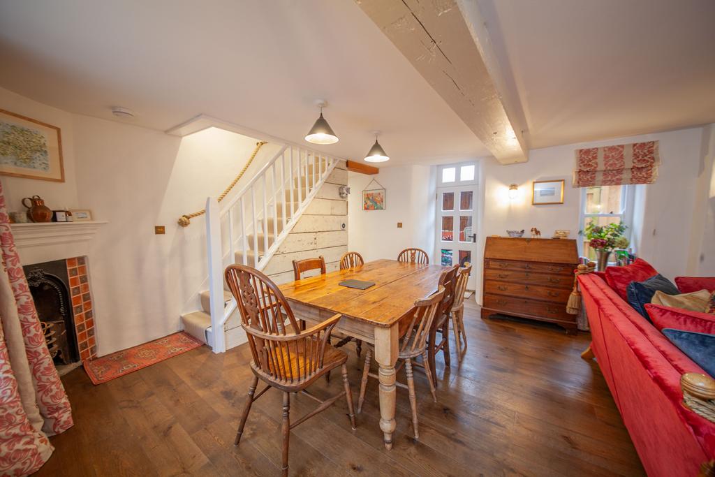 08 Dining Area