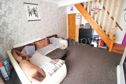 3 bedroom terraced house to rent, Reginald Street Luton LU2 7QZ