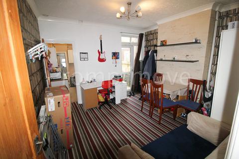 3 bedroom terraced house to rent, Reginald Street Luton LU2 7QZ