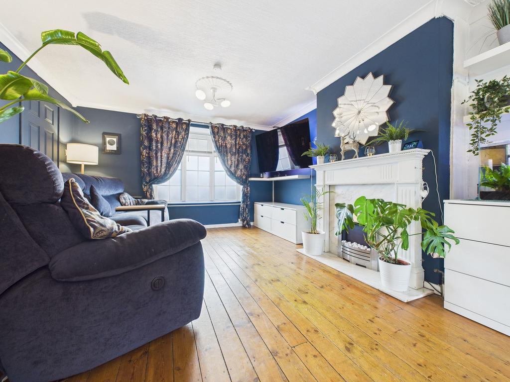 Lounge/Dining Room