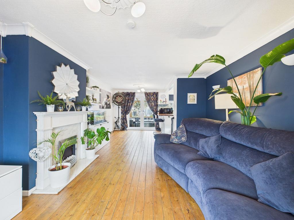 Lounge/Dining Room