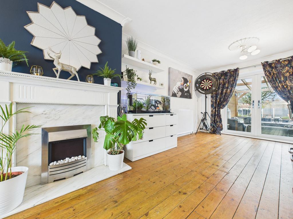 Lounge/Dining Room
