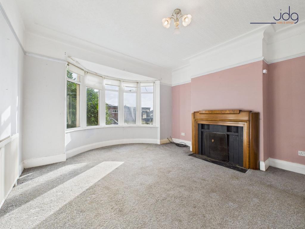 Spacious Lounge with bay window