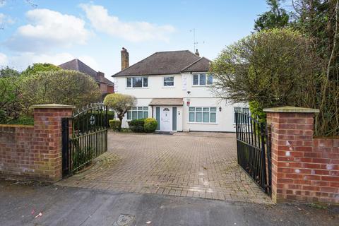 5 bedroom detached house to rent, Manor Road South, Esher, Surrey, KT10